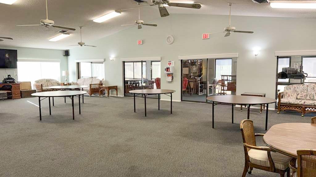 Seating for your favorite activities at the clubhouse, Audio system