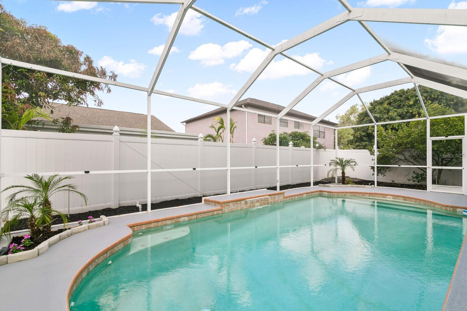 Gorgeous Screened Pool & Fenced Back Yard