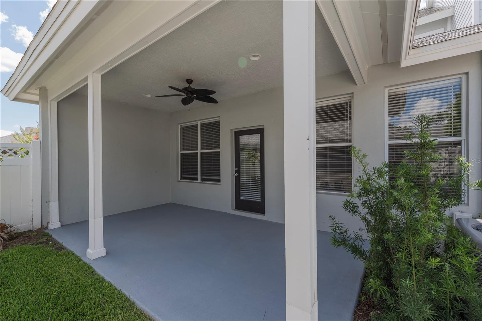 Covered rear lanai.