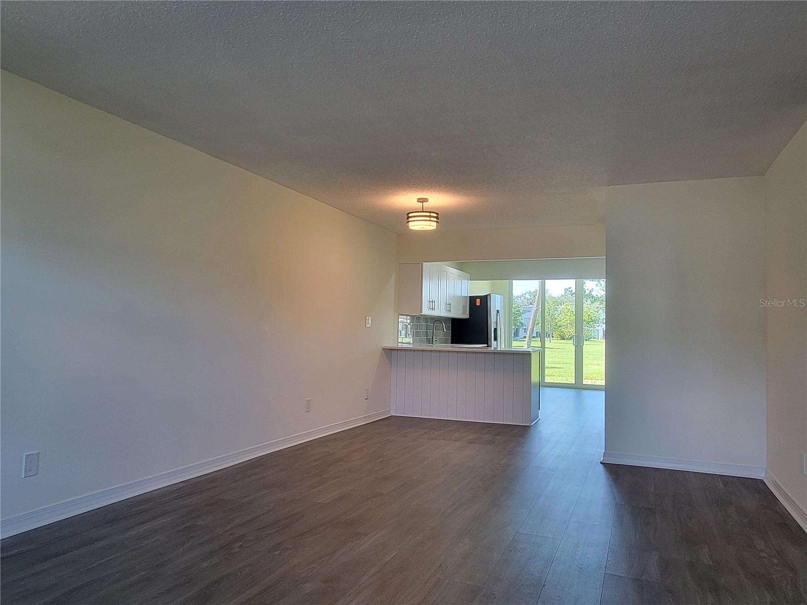 Clear un-interrupted view throughout the unit from the entrance to the courtyard.