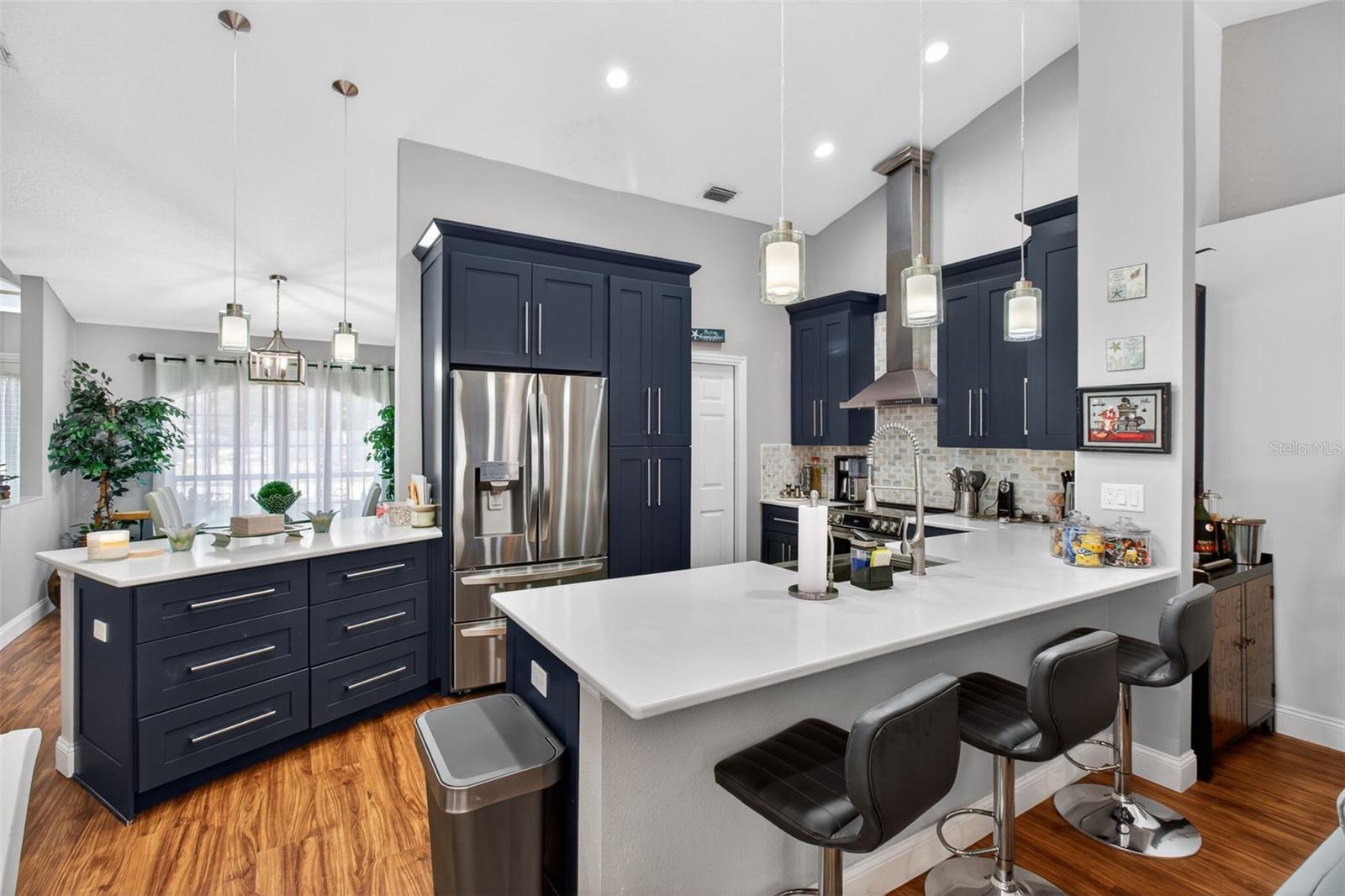 KITCHEN/BAR