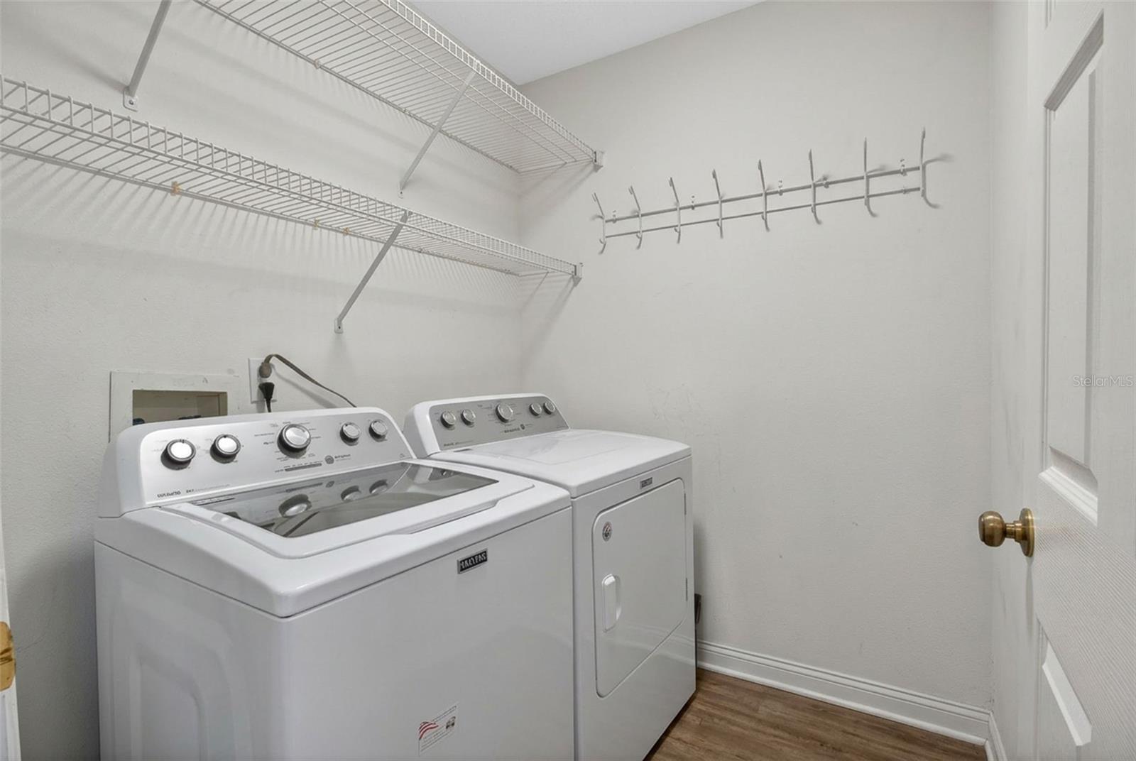 LAUNDRY ROOM (CLEAR VIEW)