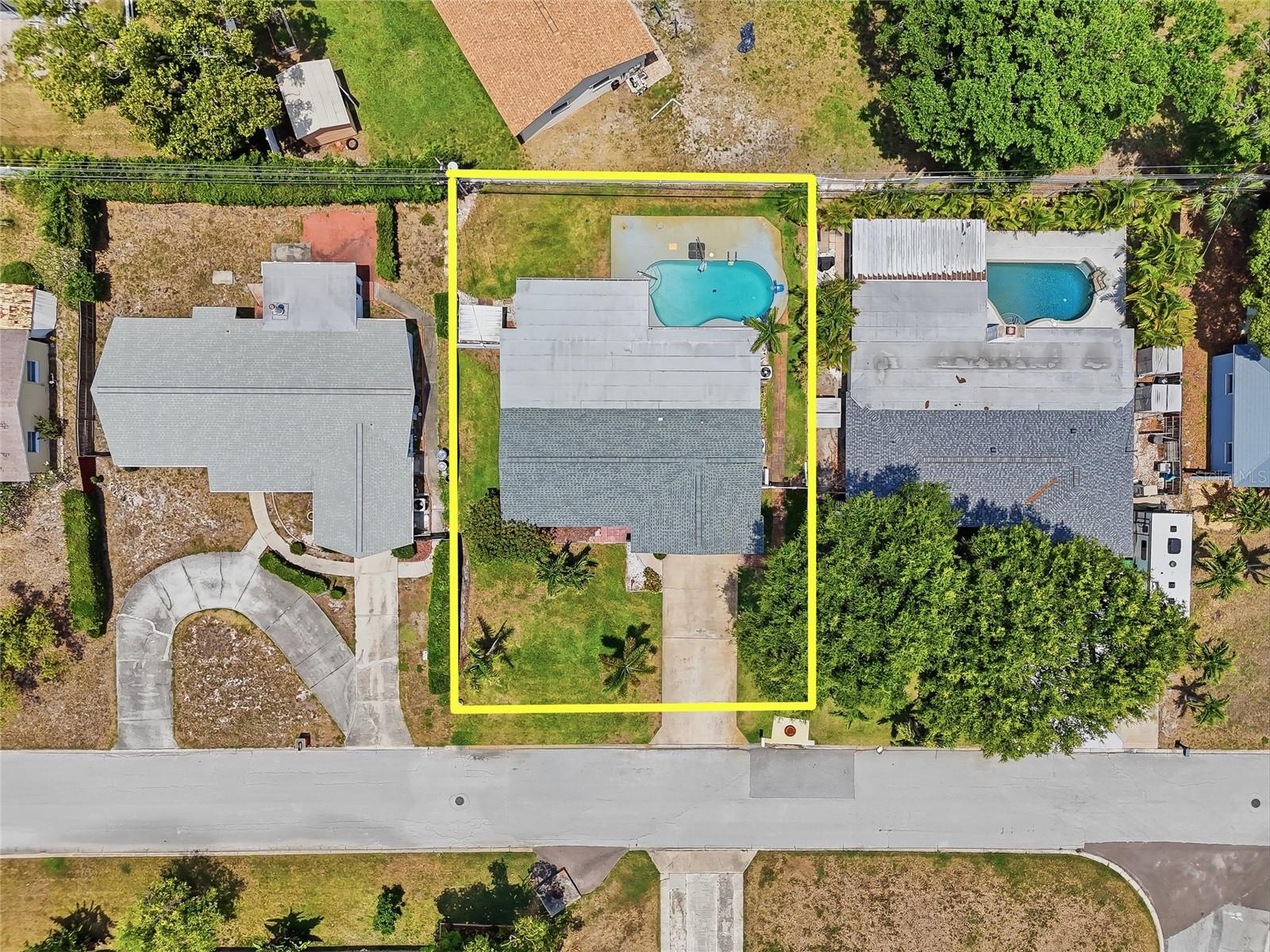 TB8511957