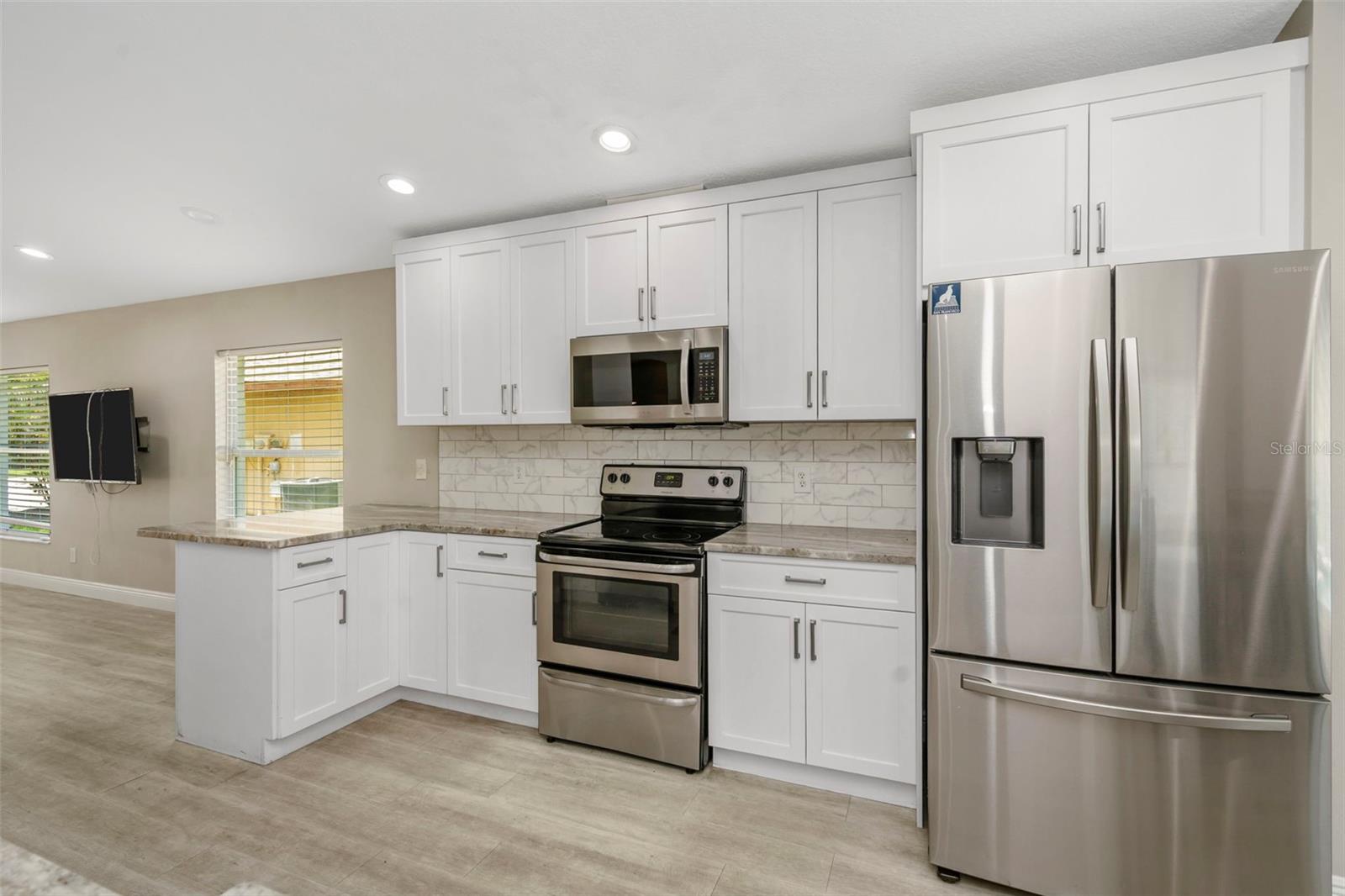 Upgraded kitchen with all newer appliances