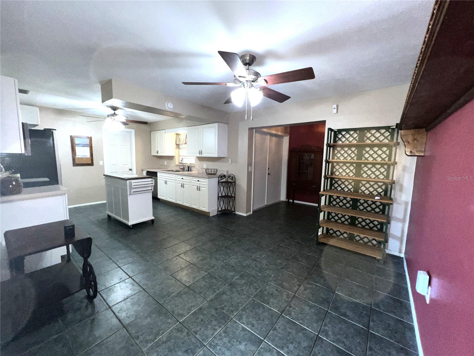 TB8511979