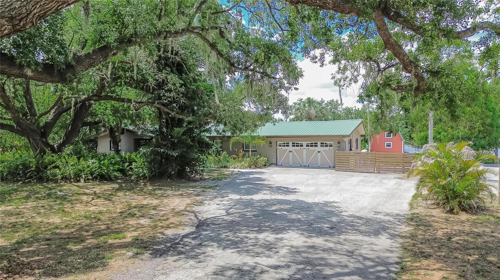 Driveway/Garage