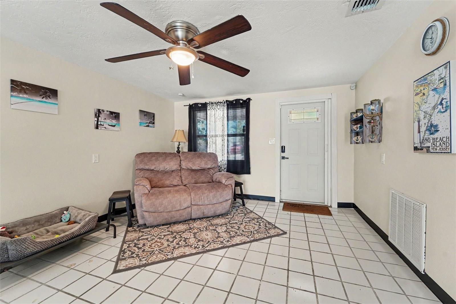 TB8511997