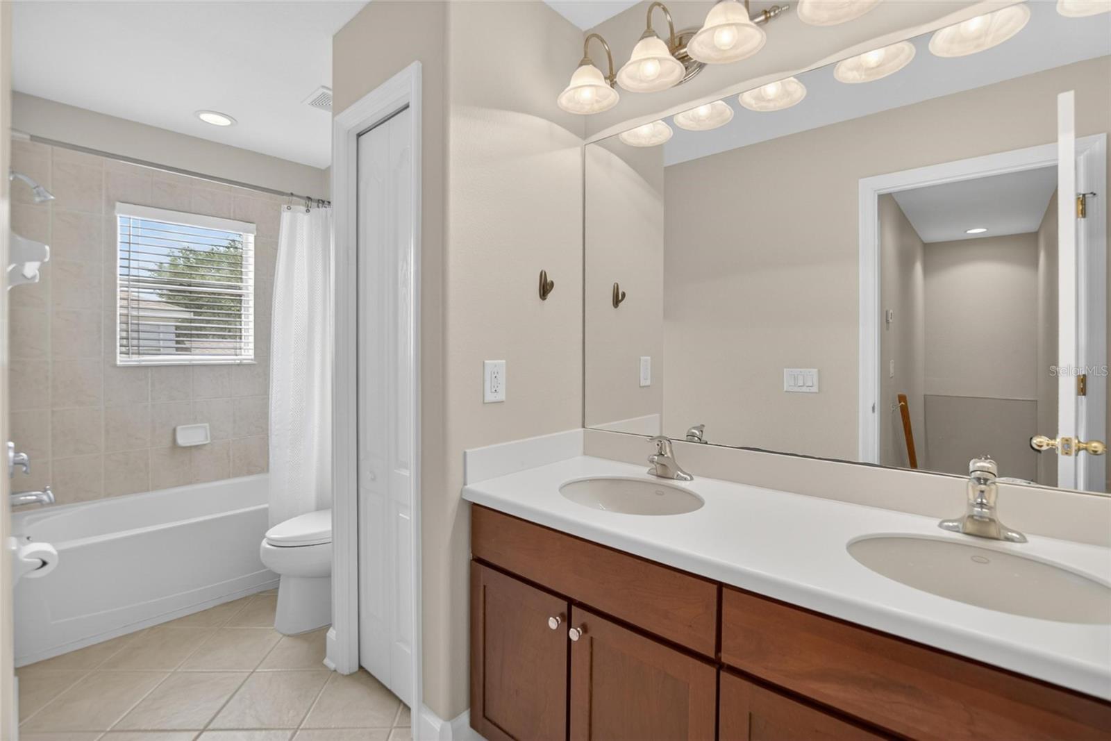 Hall Bathroom Upstairs