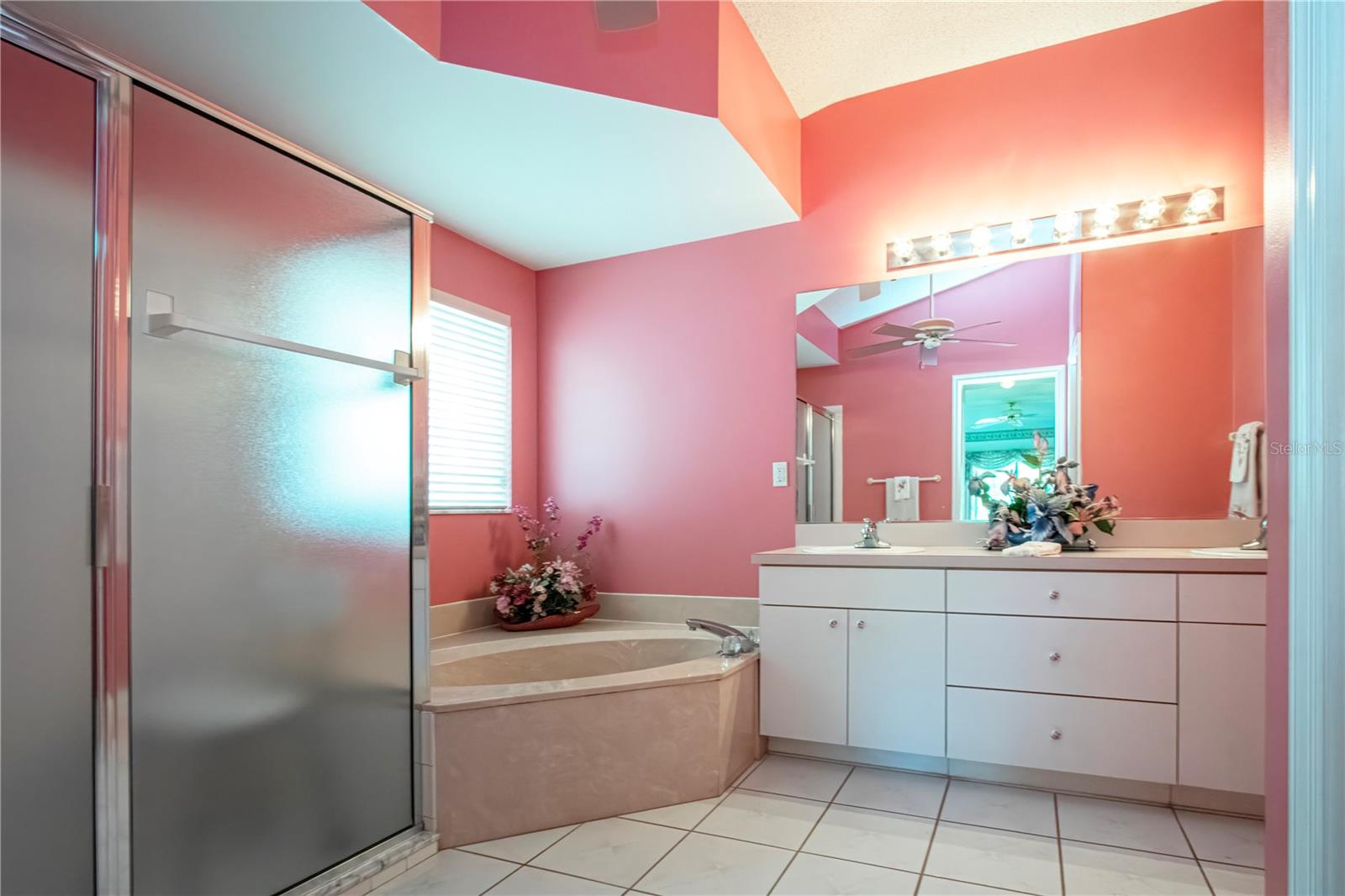 Primary En-Suite Bath