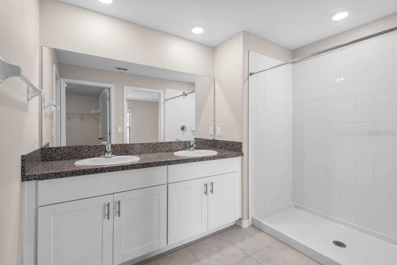 Master En-Suite