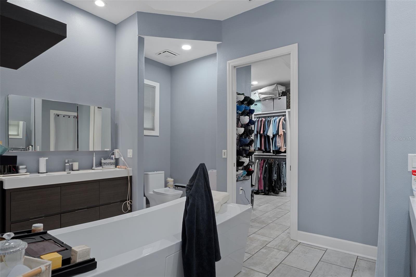 Toilet nook