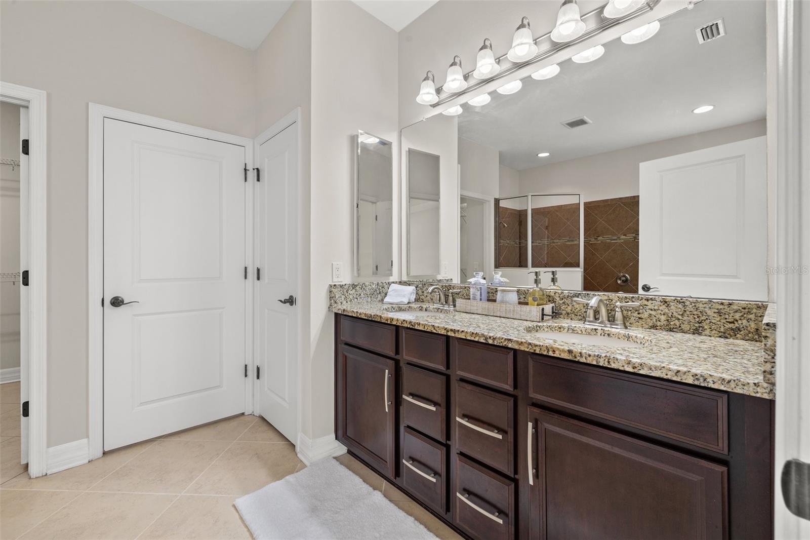 Primary En-Suite Bath