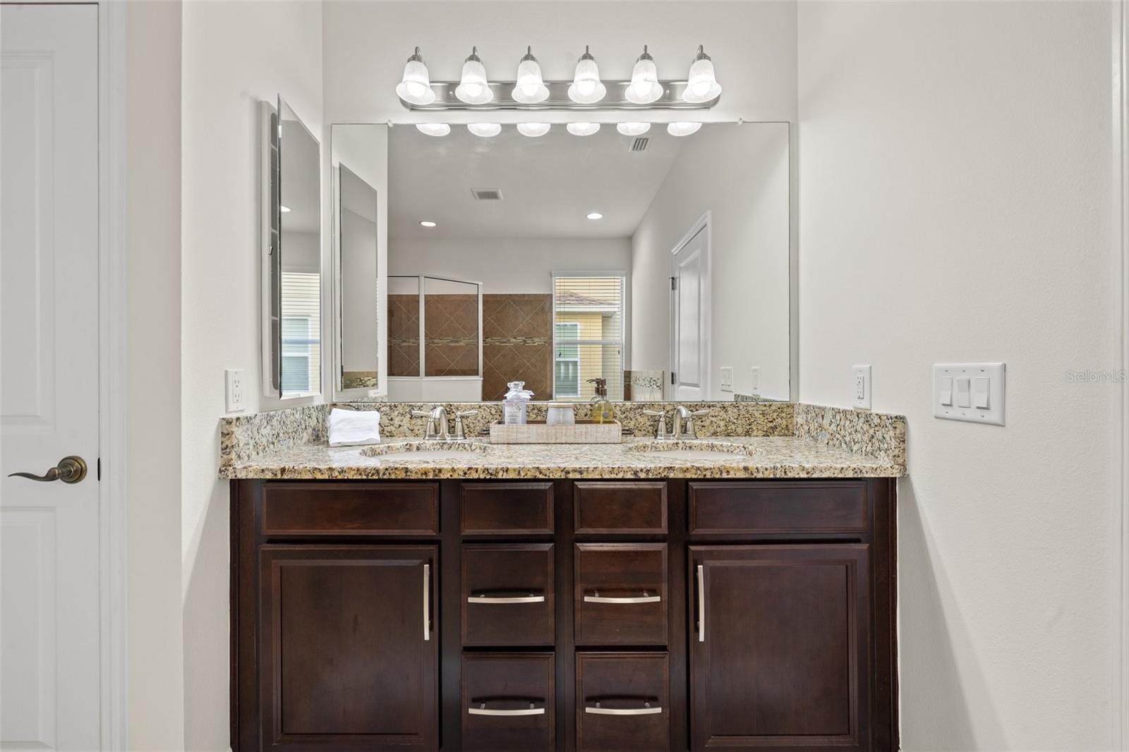 Primary En-Suite Bath