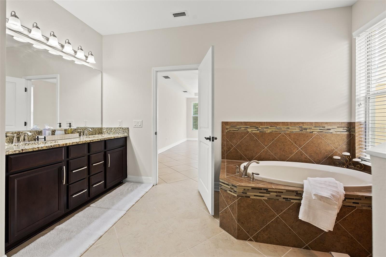 Primary En-Suite Bath