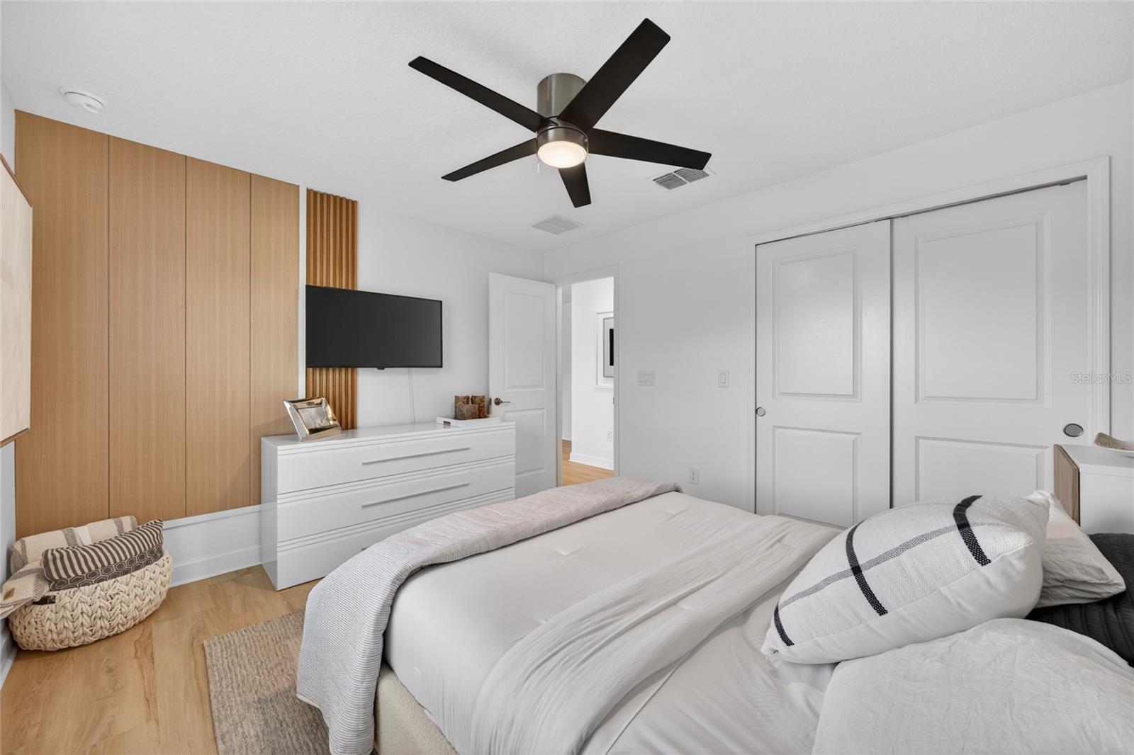 2nd bedroom