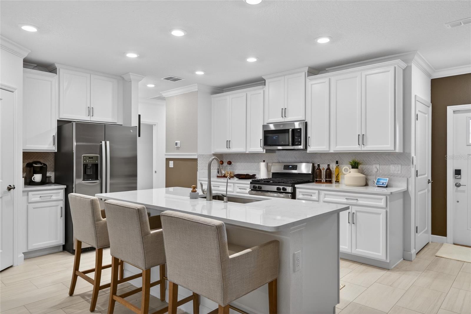 Modern open kitchen with breakfast bar