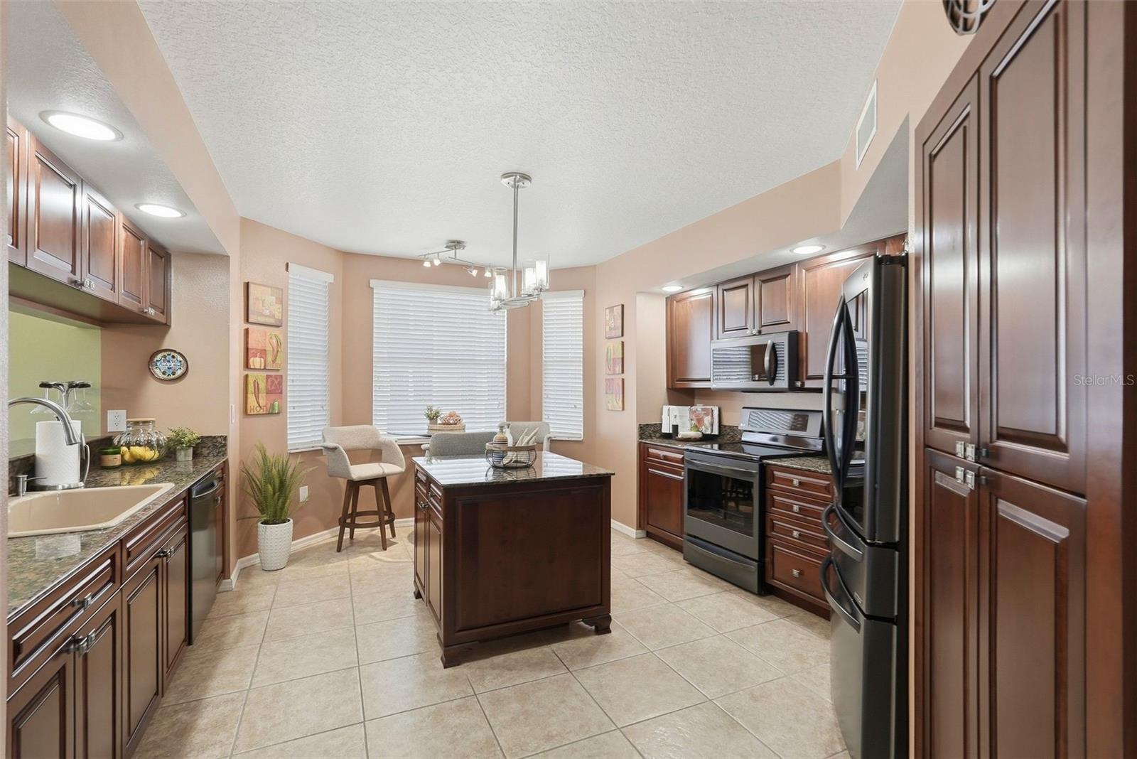 Roomy Kitchen with Excellent Workflow