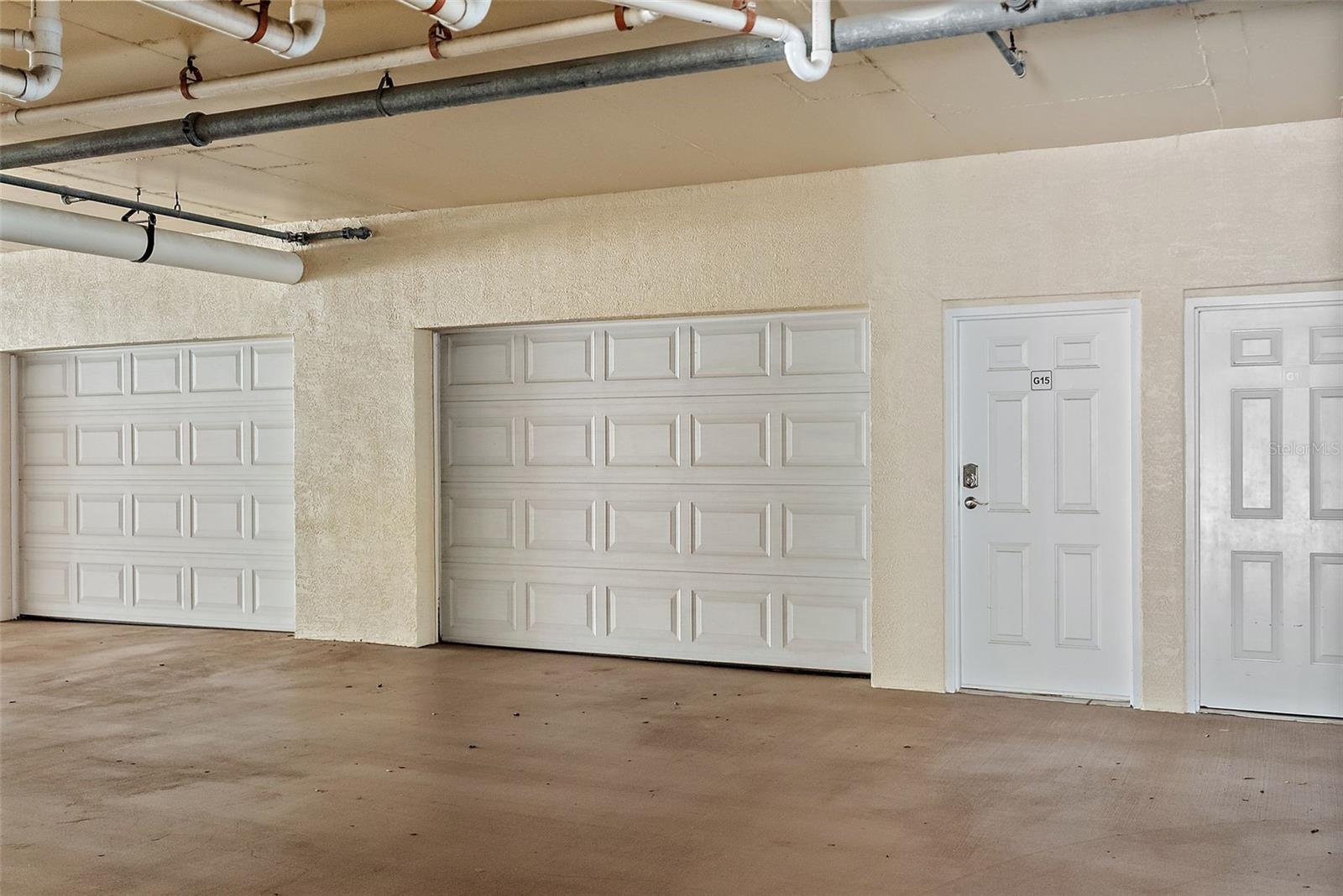 1st Garage: 1 Car