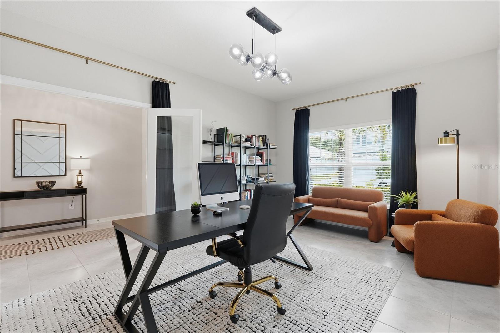 Flex room /  den