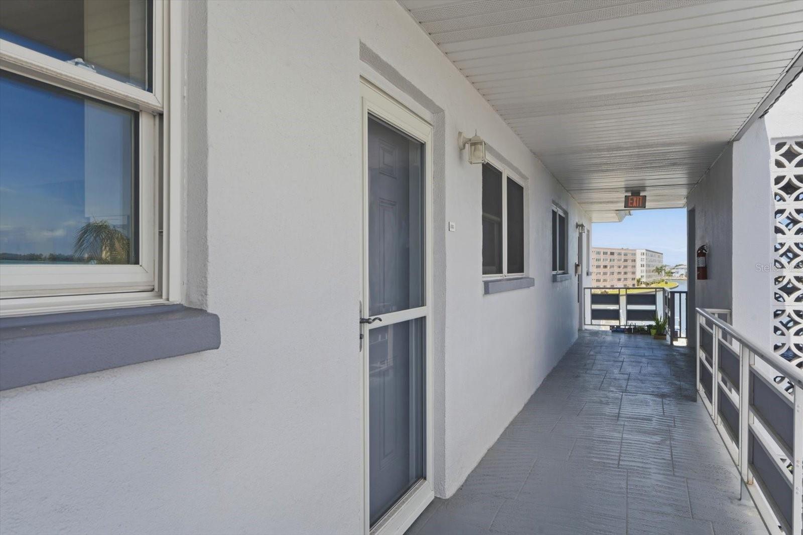 A glass storm door opens into #414.