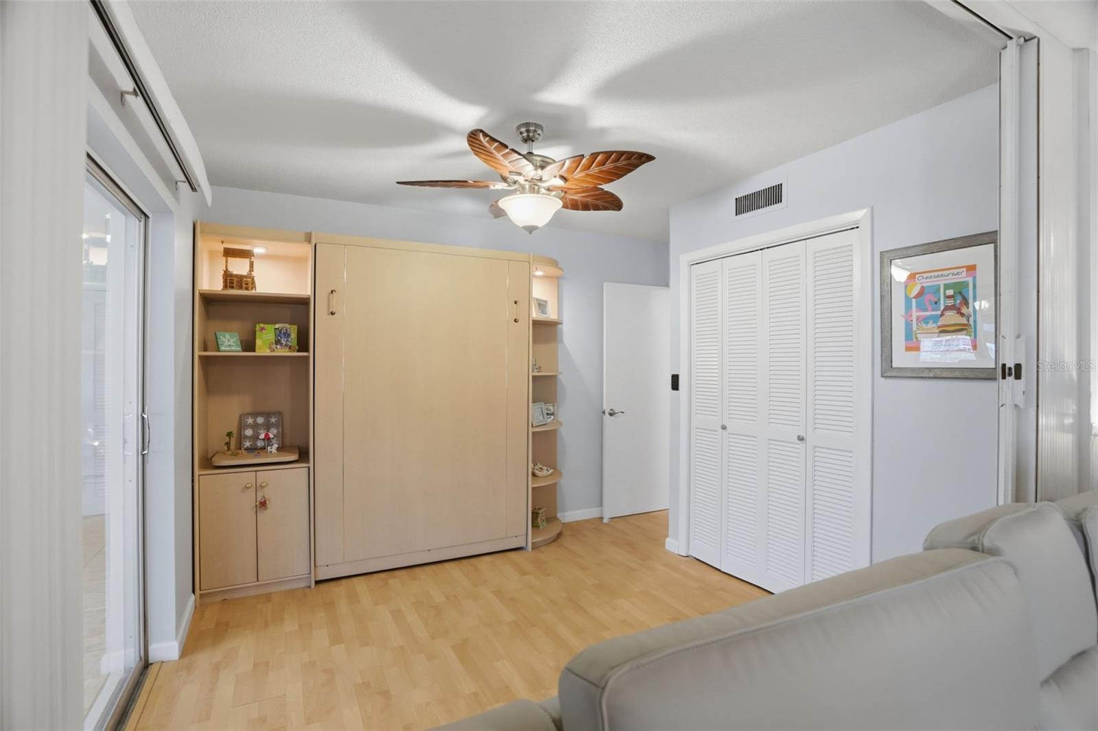 Murphy bed closed