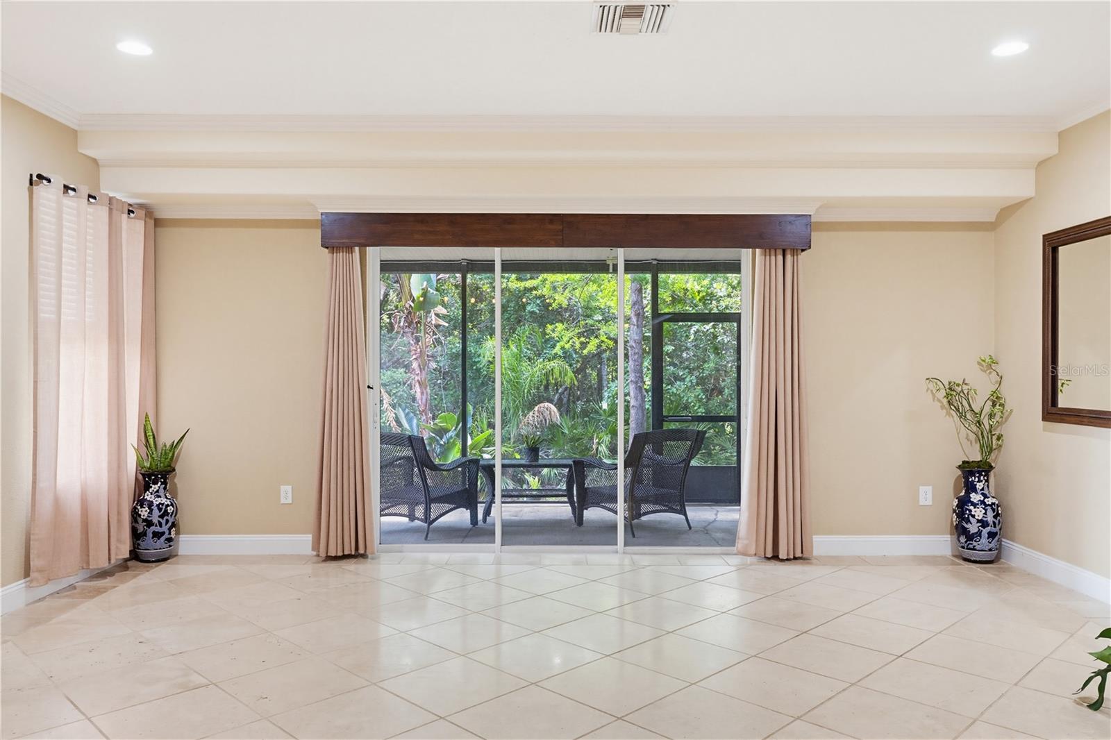 Dining room area looking out to the Lanai