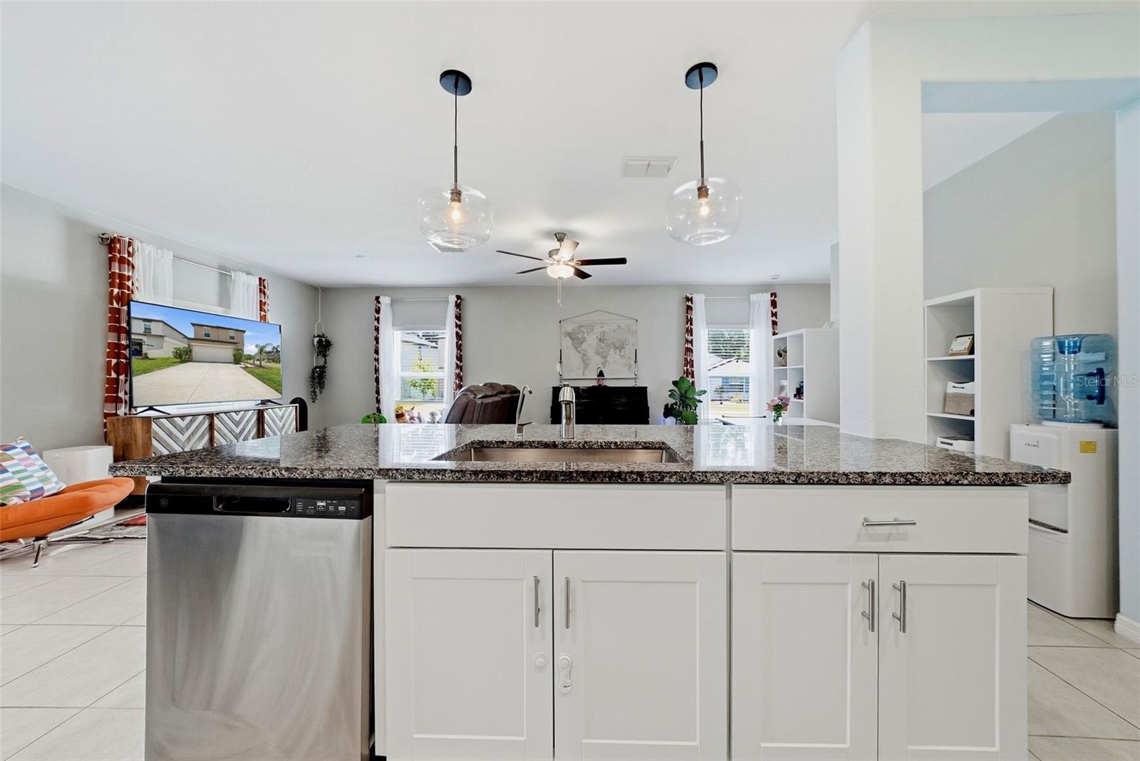 TB8512195