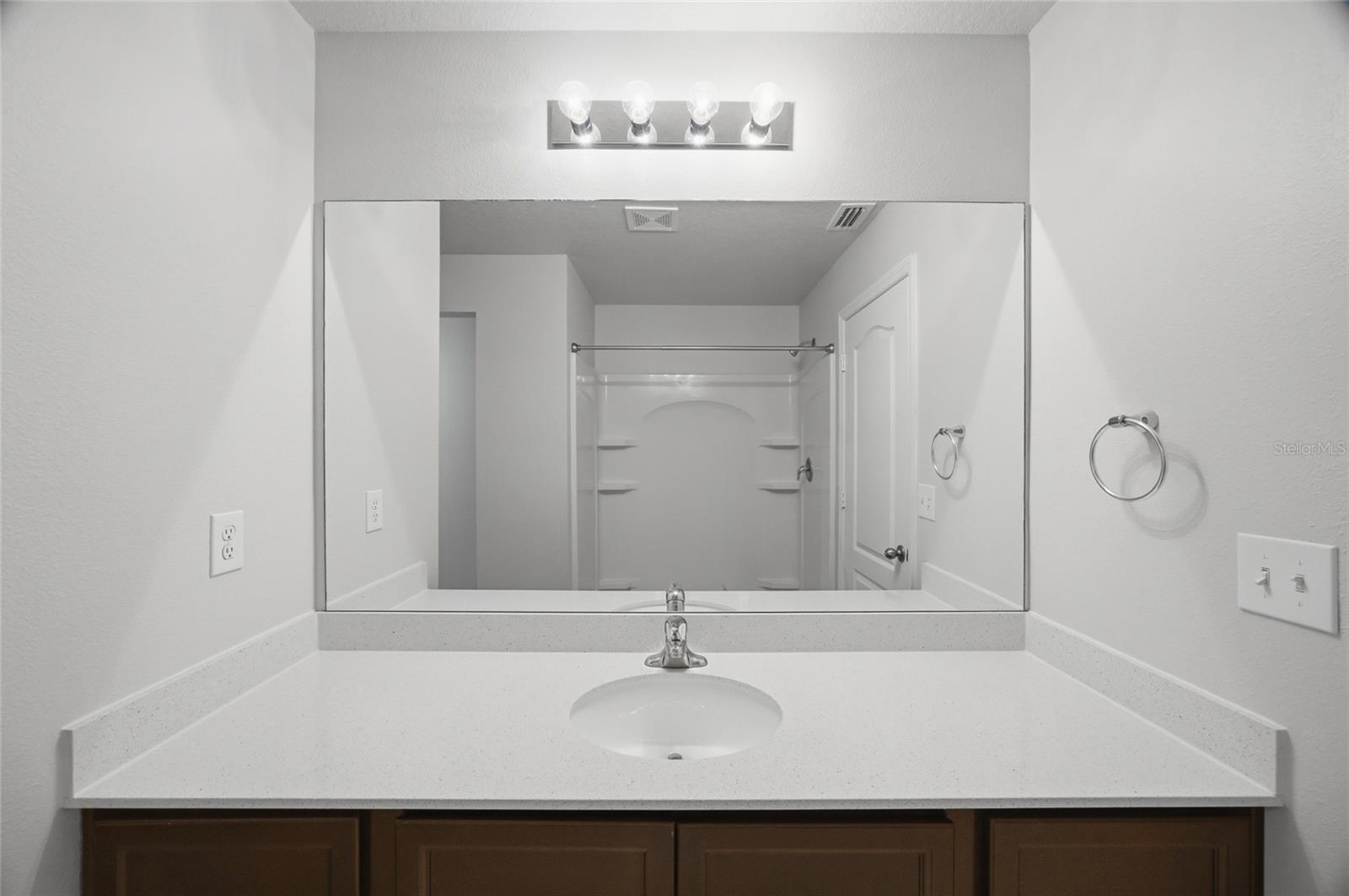 TB8512206