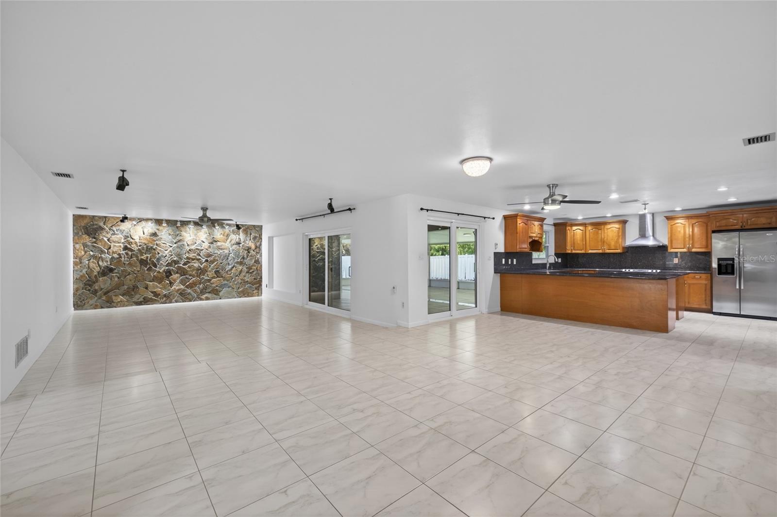 TB8512227