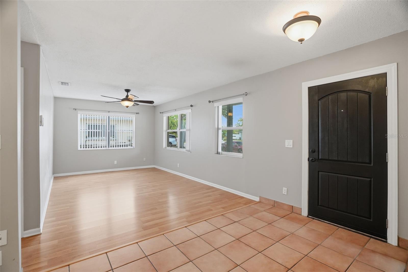 Large living space off the entryway