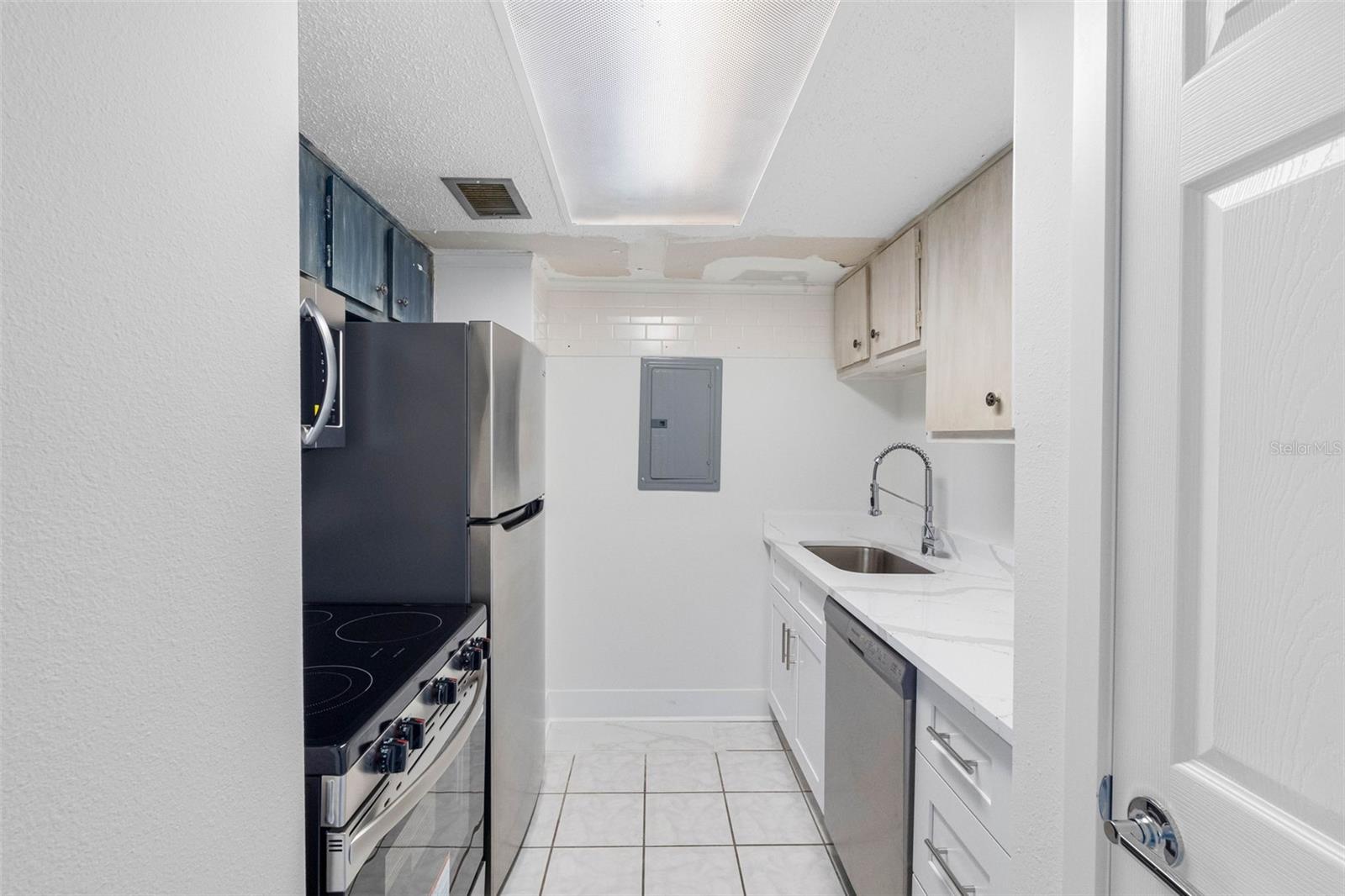 Kitchen - all new appliances