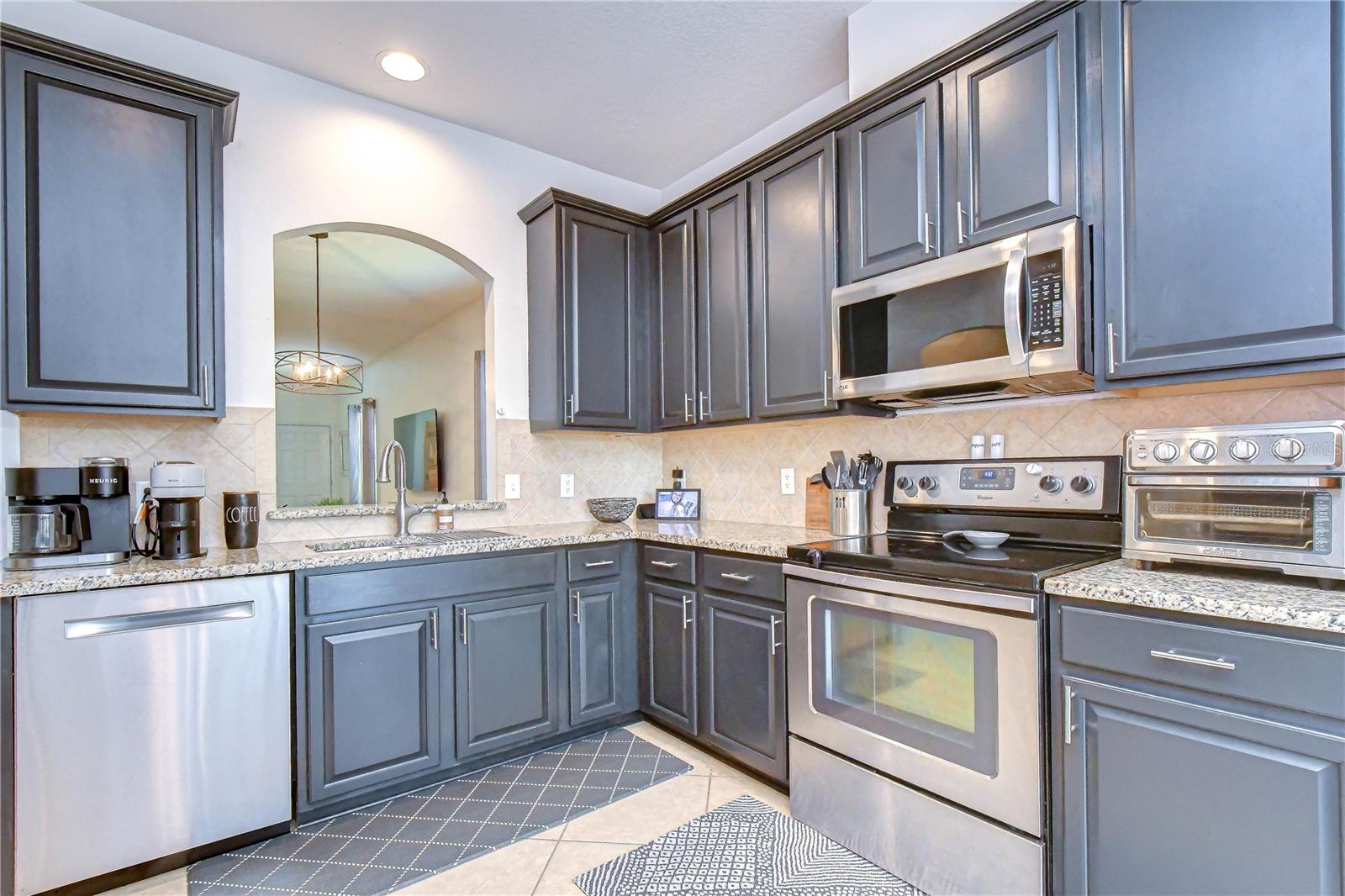 Beautiful Fully Equipped Kitchen