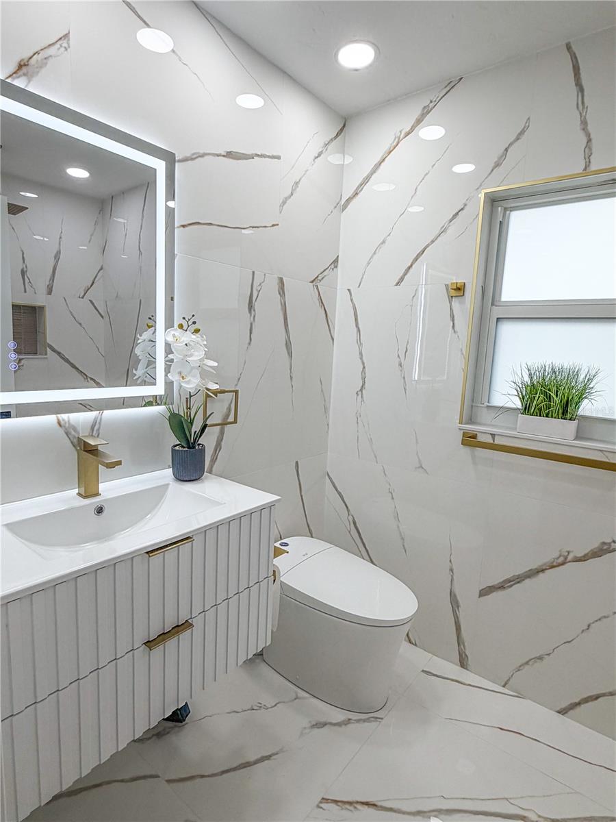 Toilet/bidet combo