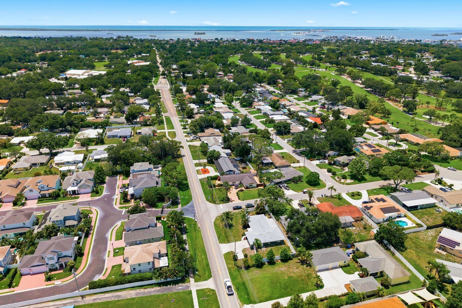 You are also only about 10–15 minutes from the beautiful beaches at Honeymoon Island State Park and the scenic Caladesi Island State Park, known for their crystal-clear Gulf waters, kayaking, nature trails, and stunning sunsets.