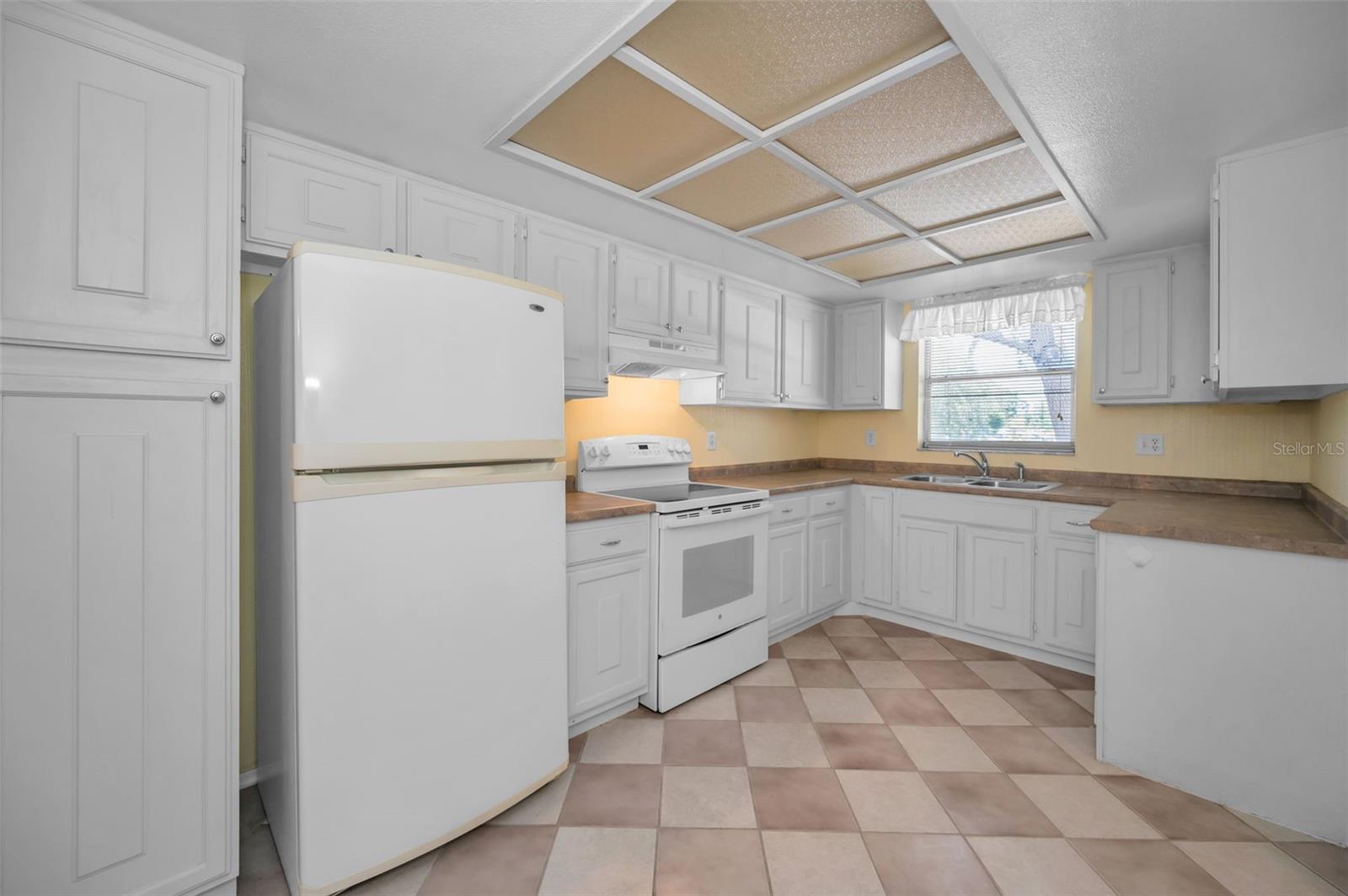 Plenty of space for multiple cooks.