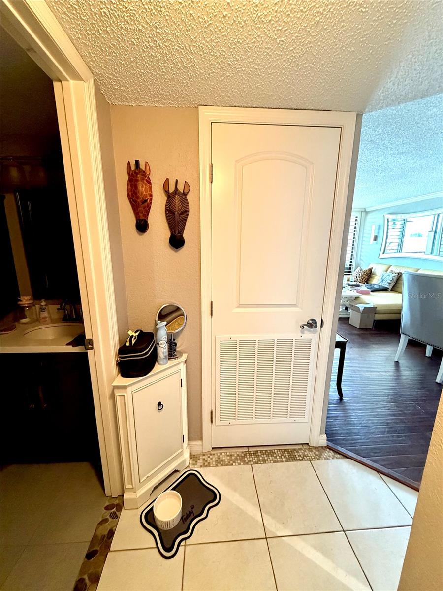 Handler closet