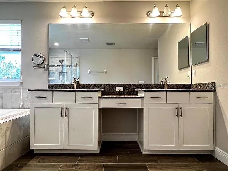 TB8512487