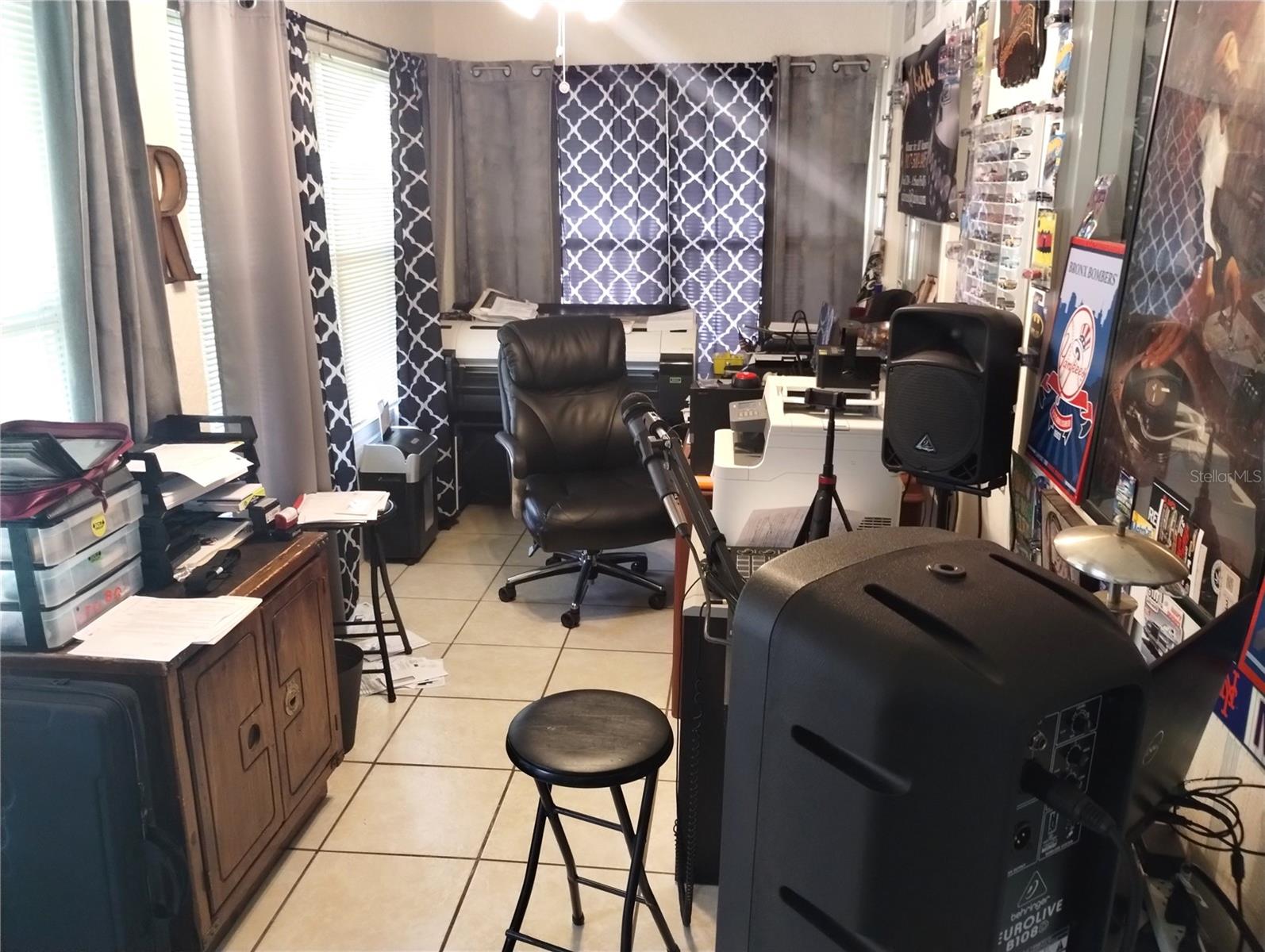 Office/Den/Hobby Room