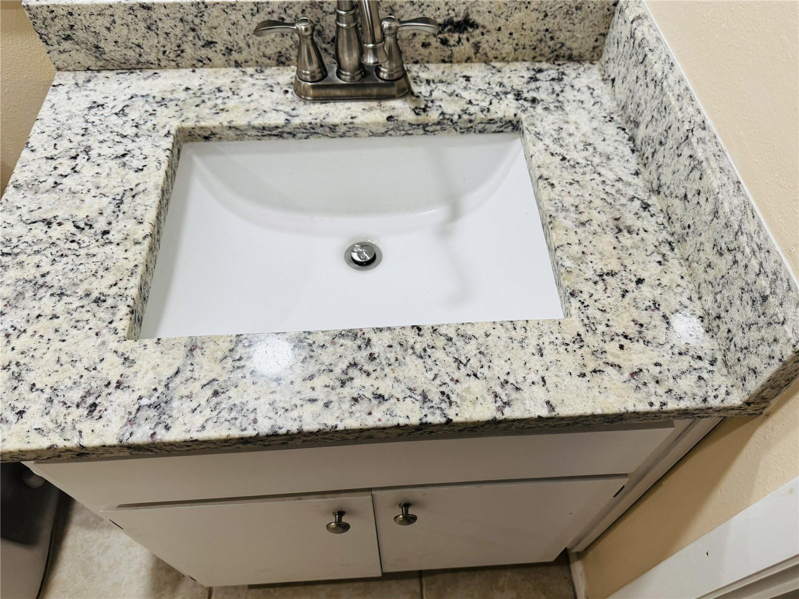 Primary En-suite Bath
