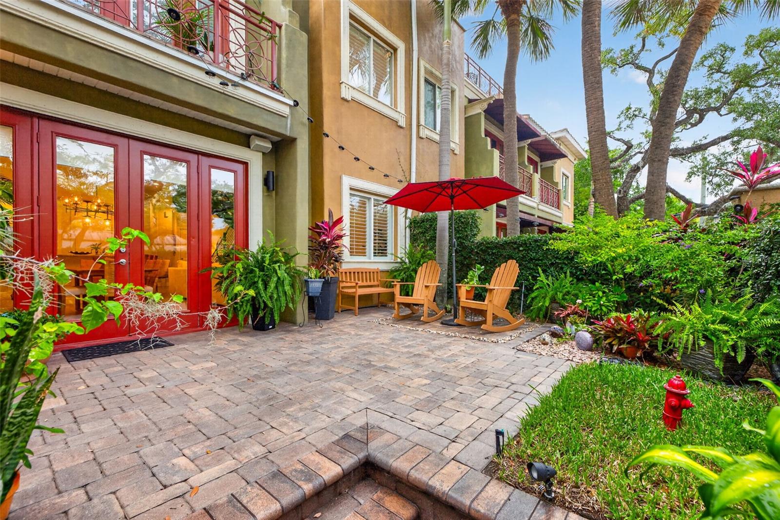 Private Courtyard with Bayshore Gated Entrance
