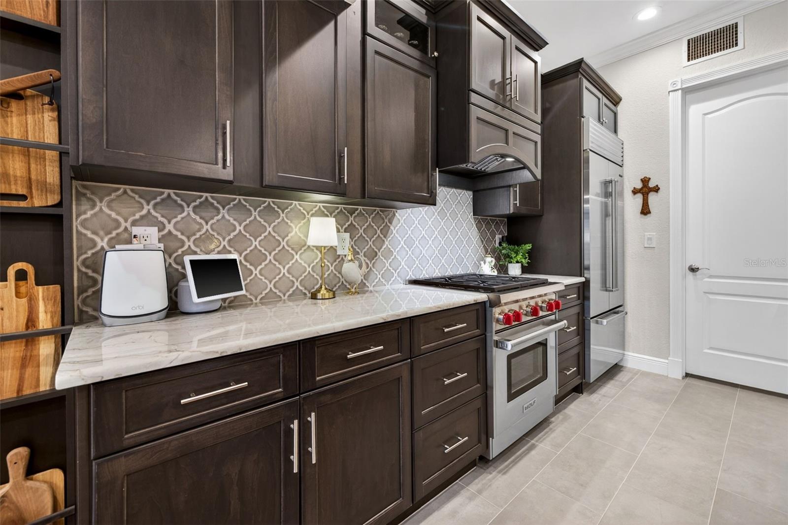TB8512584