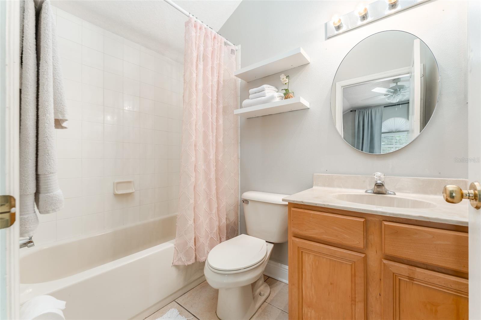 Bath 4, Upstairs En-Suite