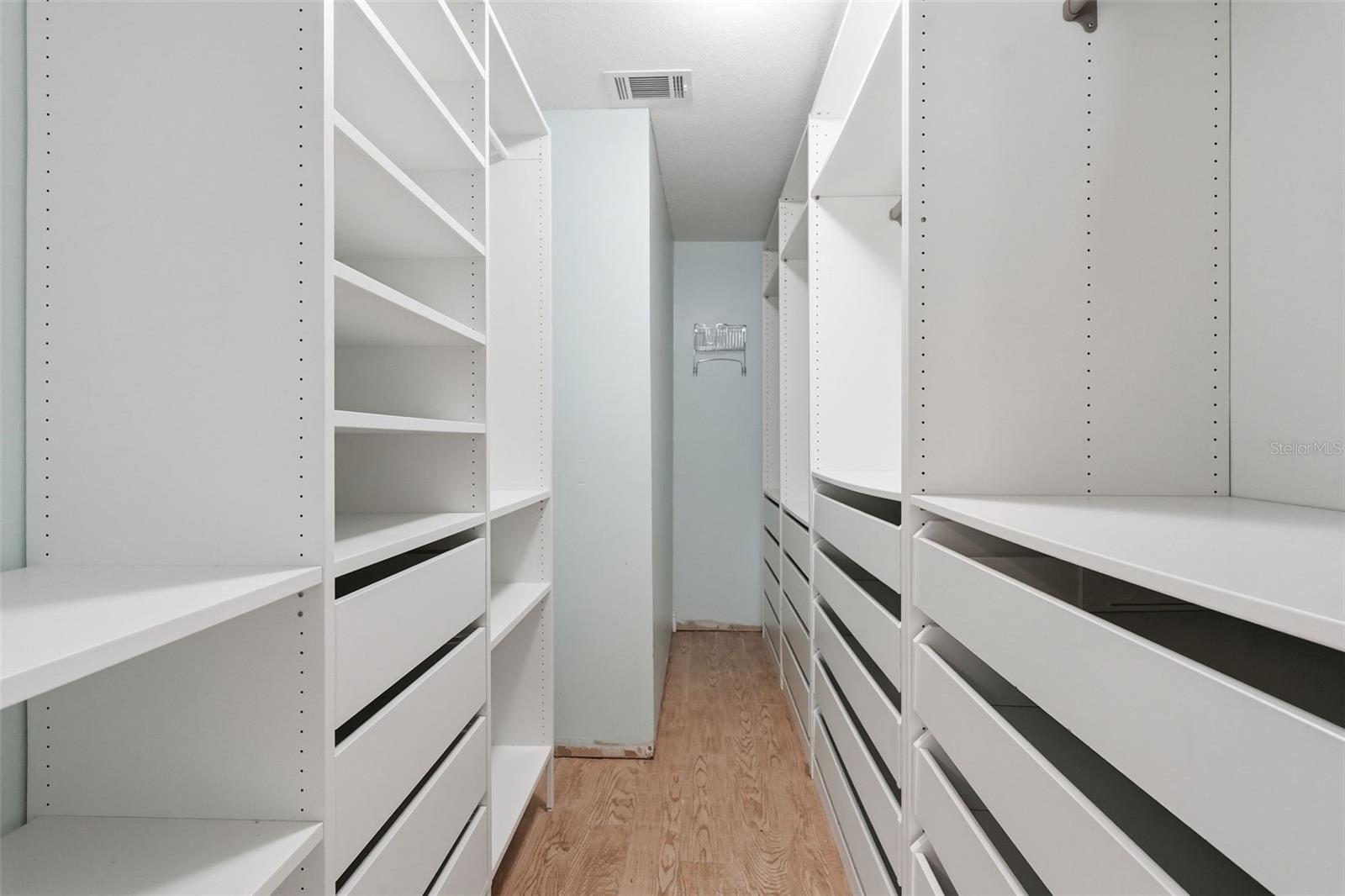 TB8512619