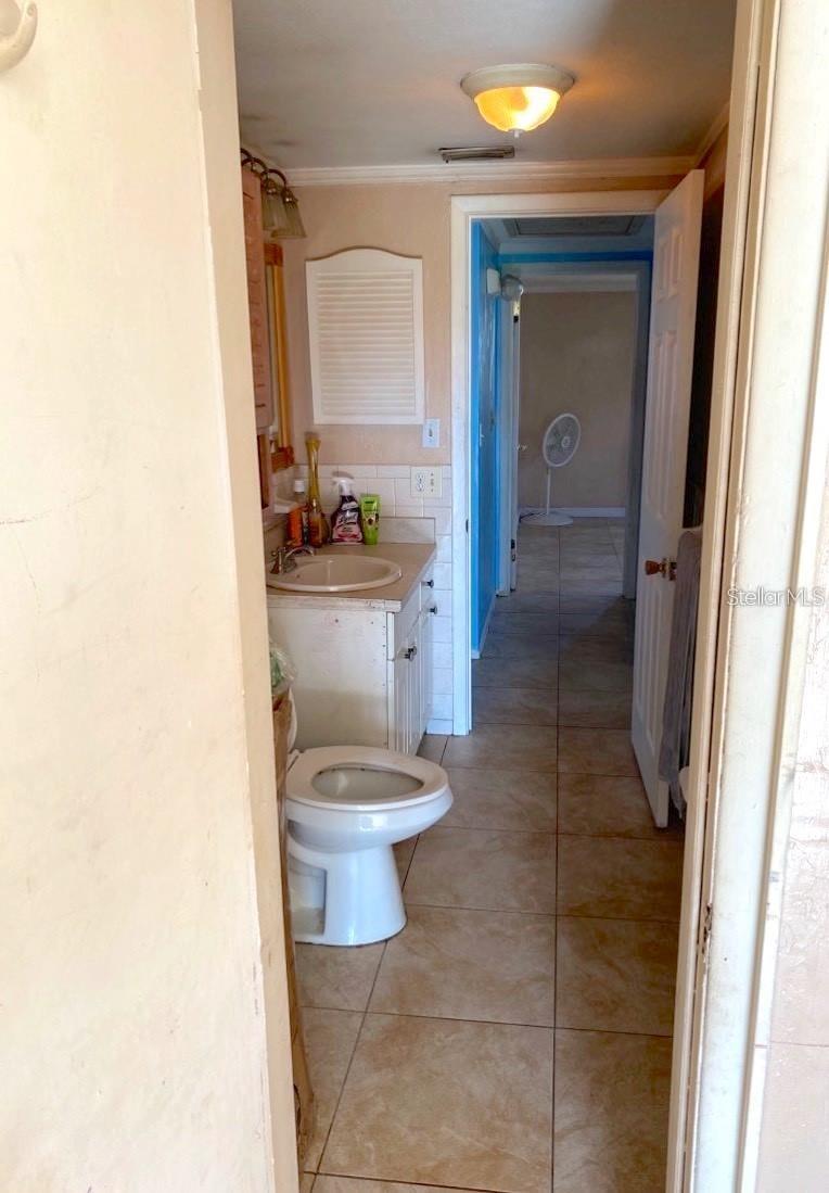 Bathroom 2.