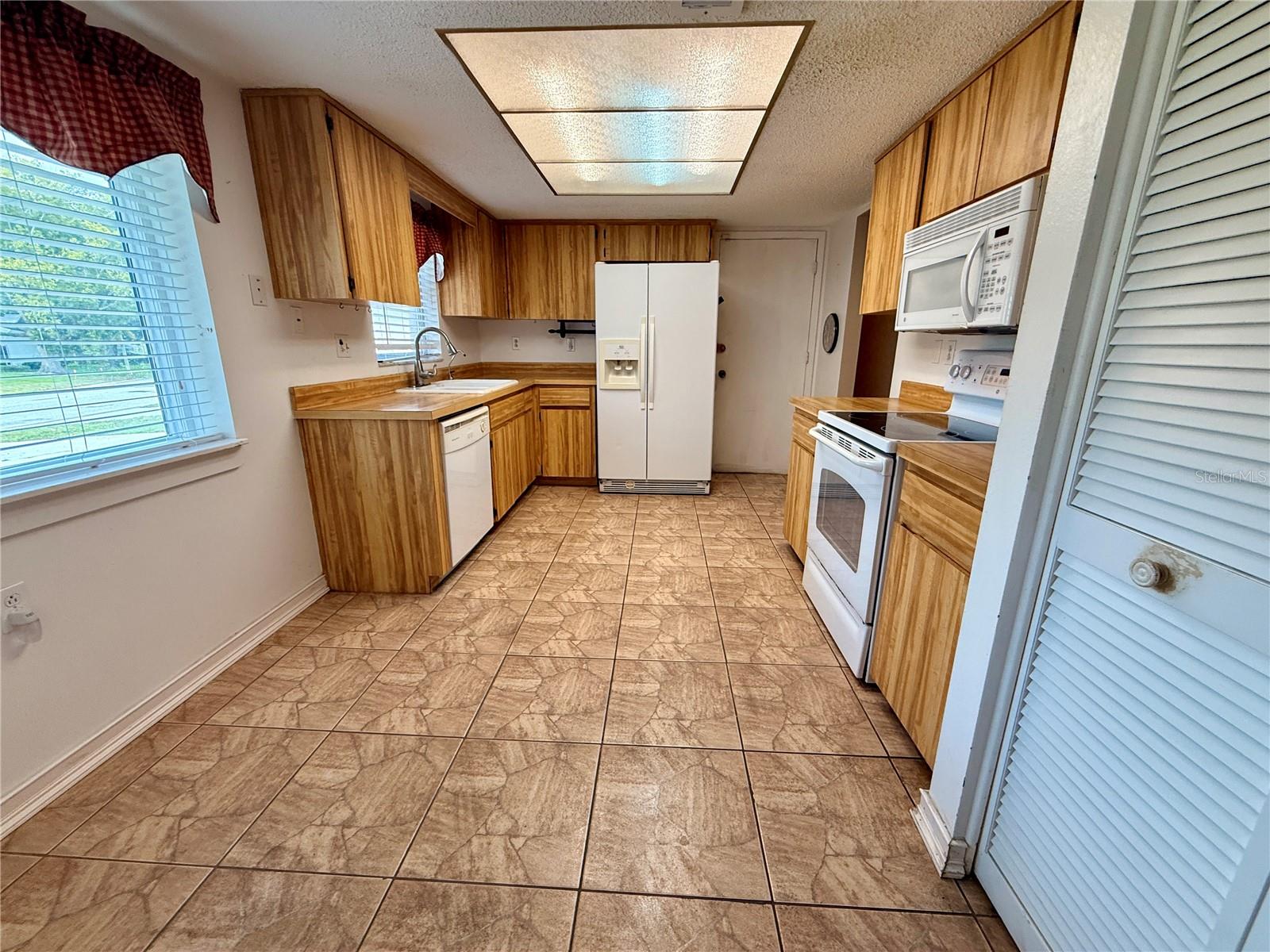 Open Eat in kitchen