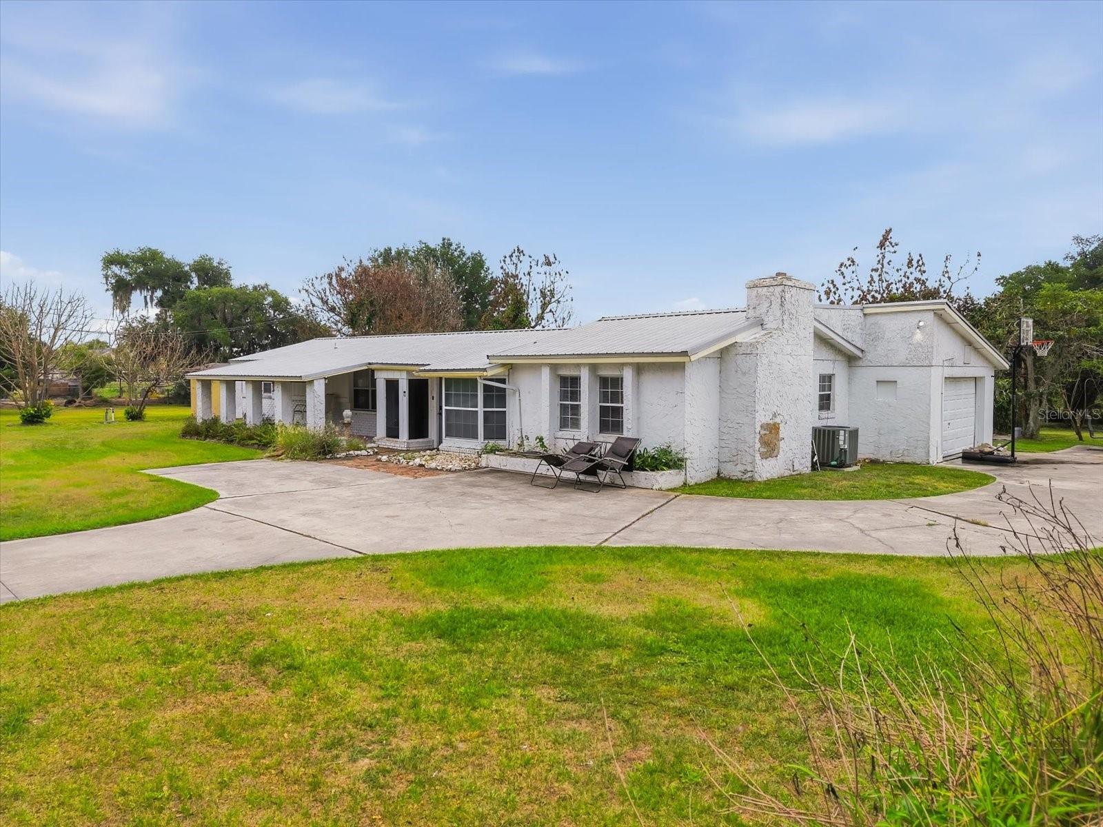 Long driveway with multiple parking options