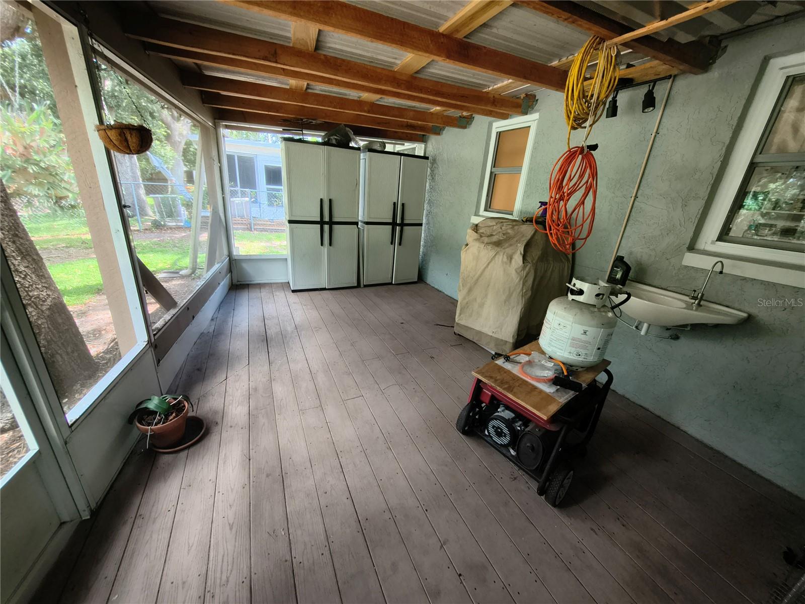 Notice the sink with reverse osmosis on lanai