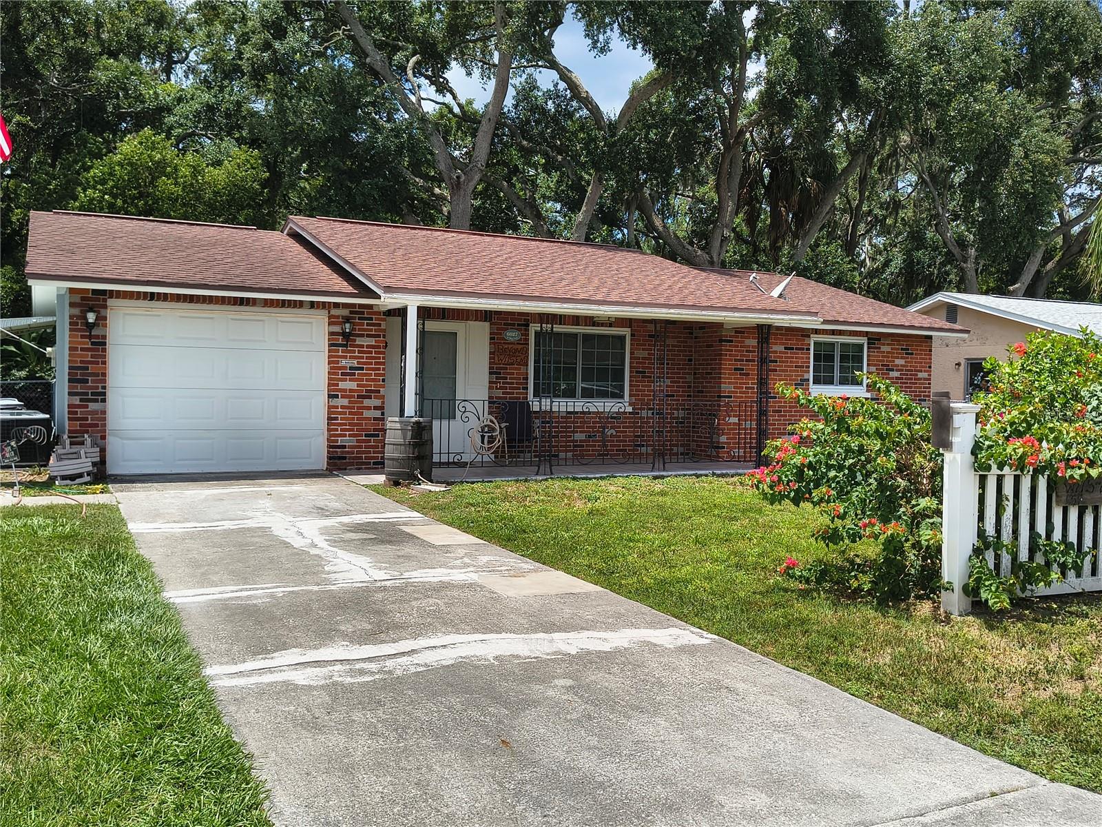 Long Driveway has room for 2 cars in it easily