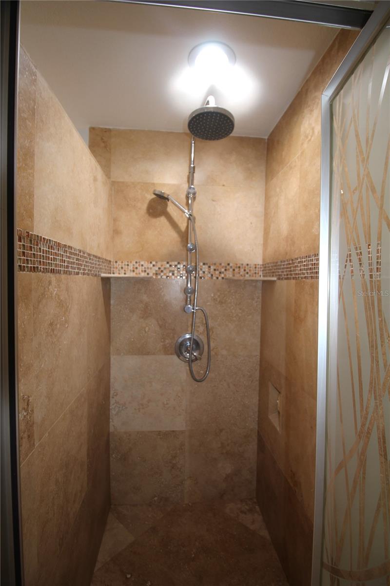 TB8512678