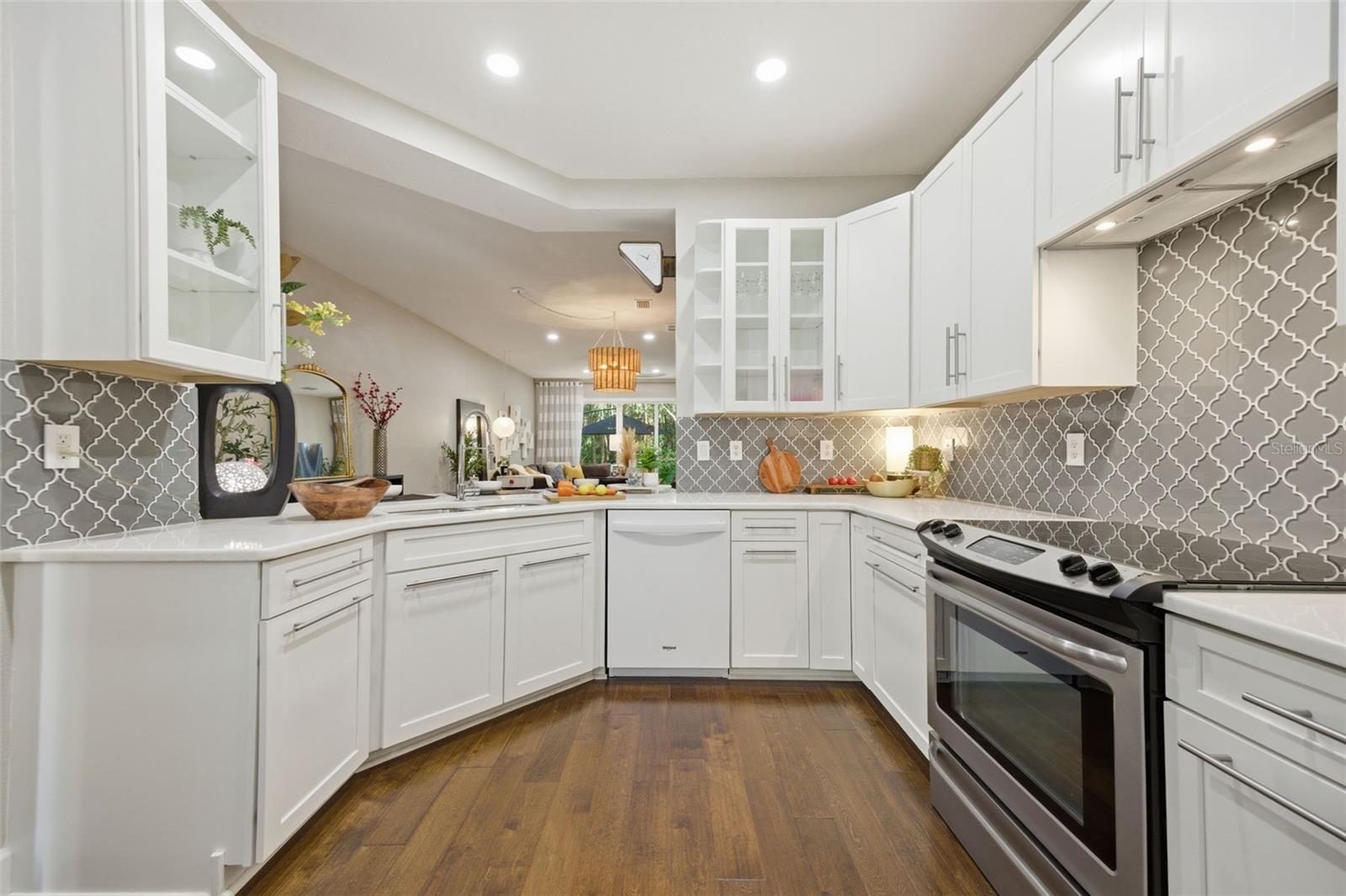 Lot's of cabinets